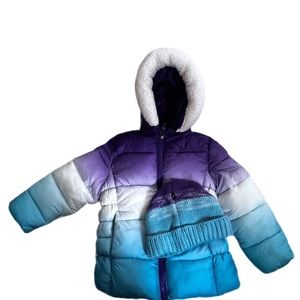 4T kids girl puffer beautiful snozu jacket. Warm & softy jacket.